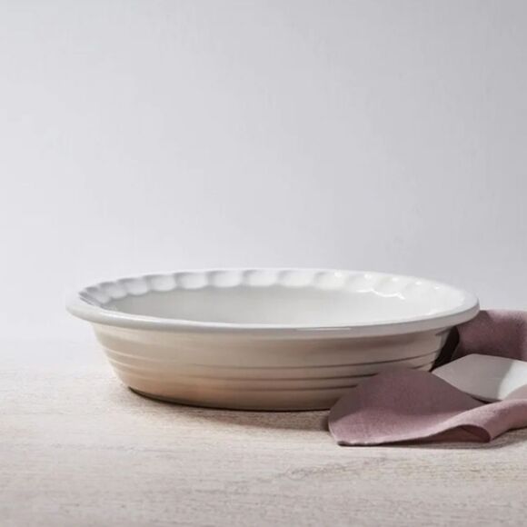 Le Creuset Fluted 9" Pie Dish- Meringue - Picture 1 of 7
